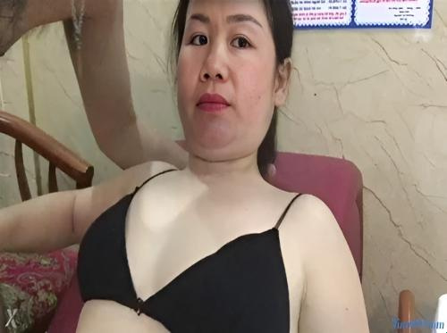 Leve a garota do avião para chupar pau