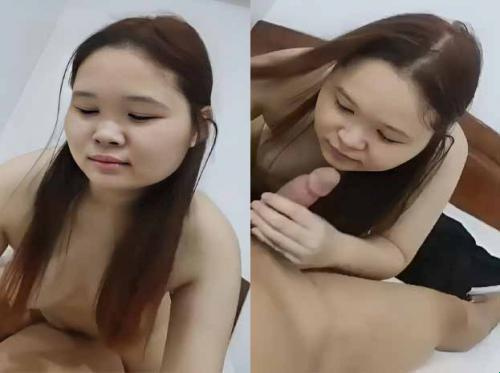 Natapos na si Chubby girl at umakyat para tumalbog